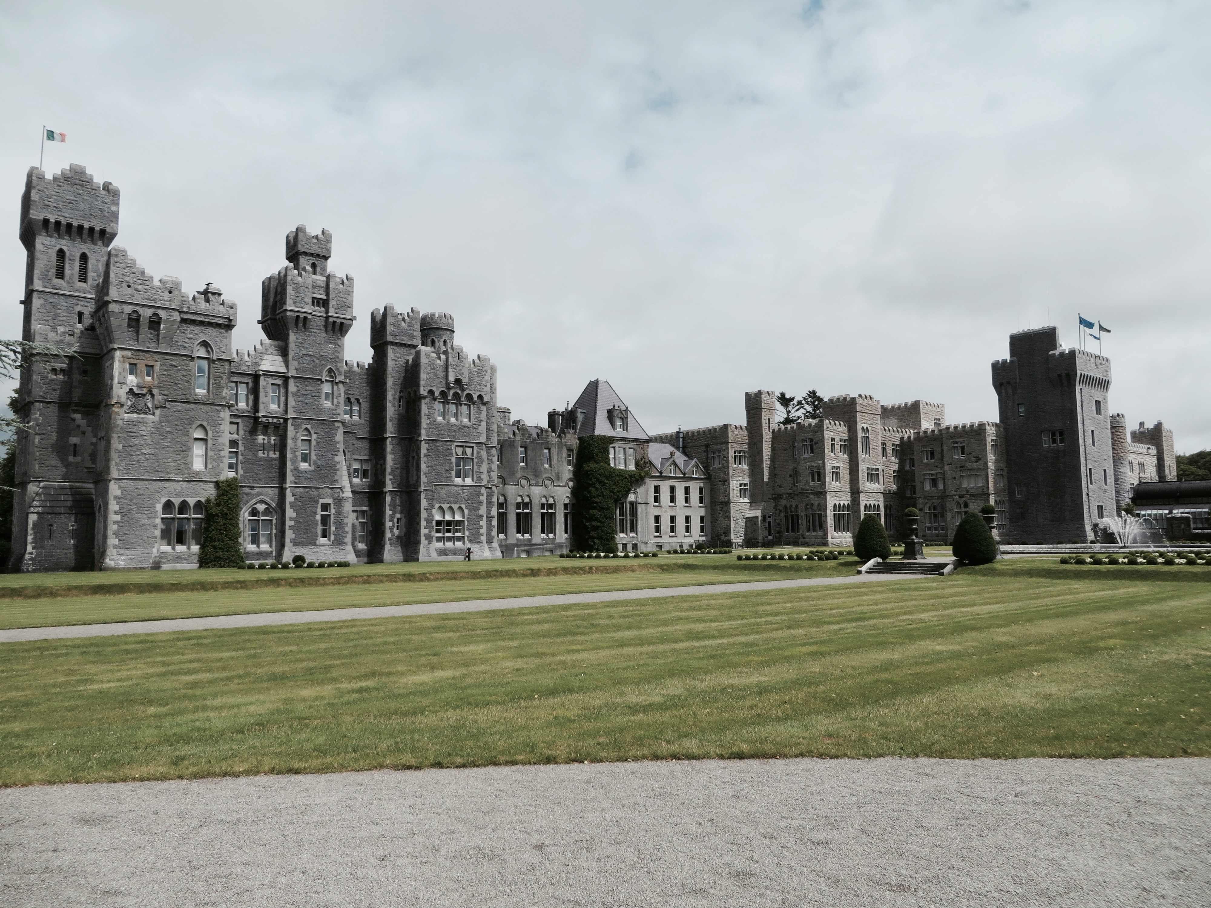 Ireland Ashford Castle and Cliffs of Moher with horse riding and archery